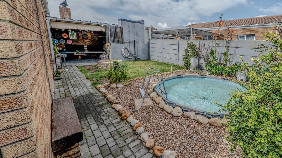 3 Bedroom Property for Sale in Zonnendal Western Cape